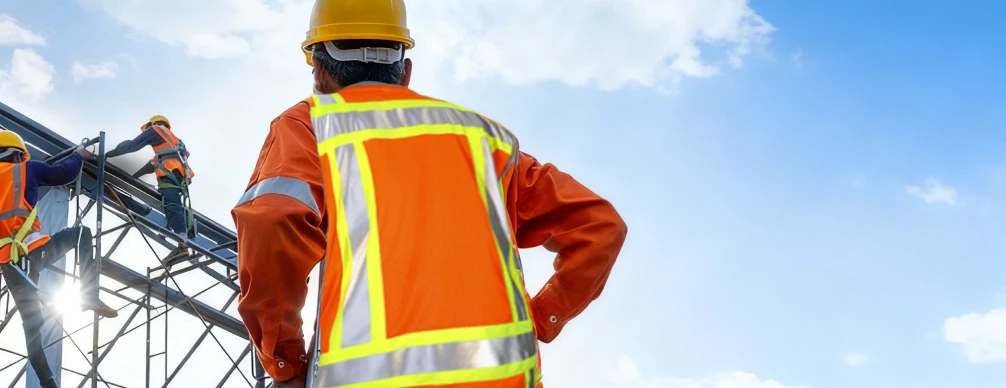 Scenarios for using multi-functional reflective vests in construction projects